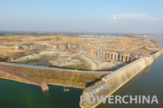 大藤峽泄水閘首個壩段Ⅰ區(qū)澆筑到頂