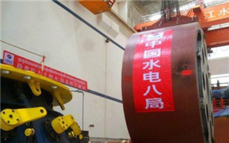 柬埔寨桑河二級水電站7#機組定子吊裝完成