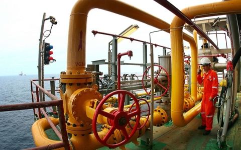 越南石油天然氣集團繼續在動蕩的石油和天然氣市場的背景下開展生產和業務