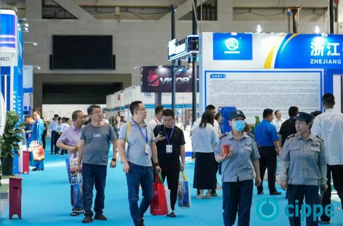 2025新疆國際石油和化工技術裝備展今日開幕！500+名企云集共創絲路中亞能源新走廊！