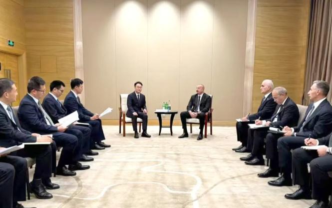 何彥鋒拜會(huì)阿塞拜疆總統(tǒng)阿利耶夫