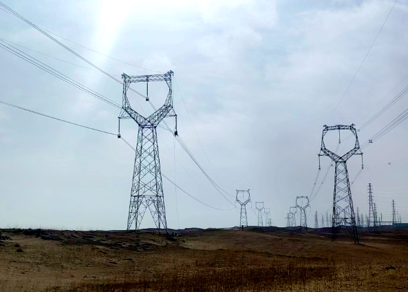 青海共和100萬(wàn)千瓦光伏項(xiàng)目輸電線路工程成功送電