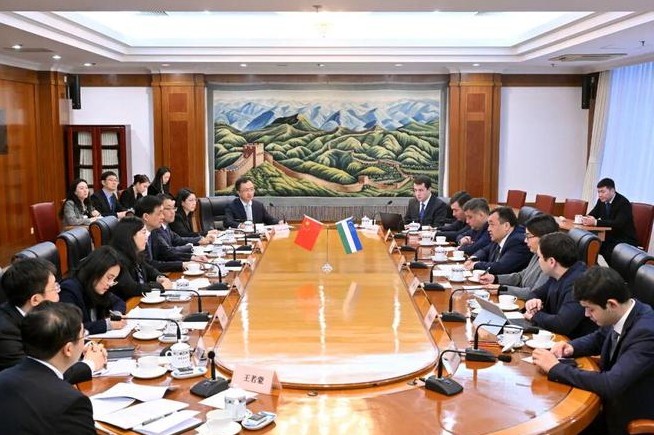 國(guó)家發(fā)展改革委副主任周海兵會(huì)見(jiàn)烏茲別克斯坦投資、工業(yè)和貿(mào)易部副部長(zhǎng)卡西莫夫