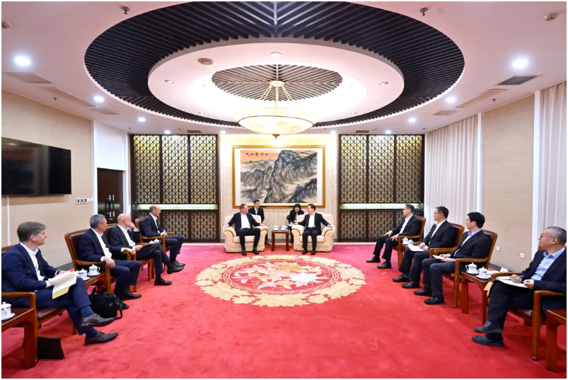 國(guó)家發(fā)改委主任會(huì)見大眾汽車集團(tuán)管理董事會(huì)主席奧博穆